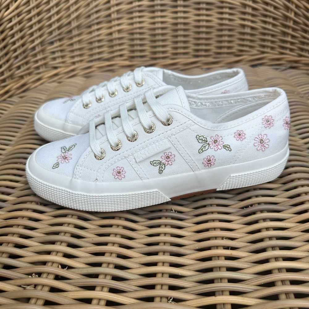 Superga- white floral lifestyle sneaker